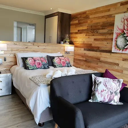 Riverview Guesthouse East London-2